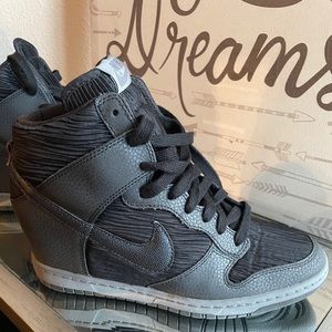 Women’s Nike Dunks 8.5